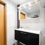 2-bedroom With Parking And Balcony Next To Old Town Apartmán