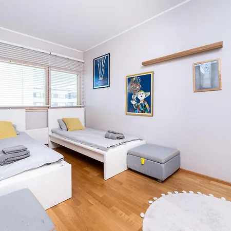 2-Bedroom Apartment With Parking And Balcony Next To Old Town 아파트