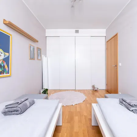 2-Bedroom Apartment With Parking And Balcony Next To Old Town