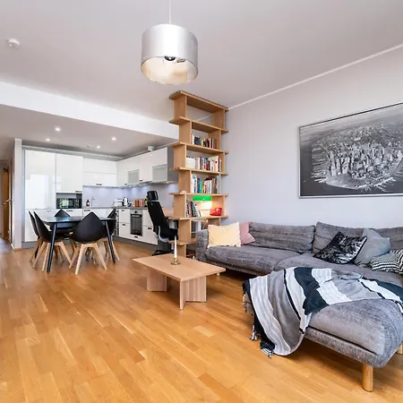 2-bedroom With Parking And Balcony Next To Old Town Apartament
