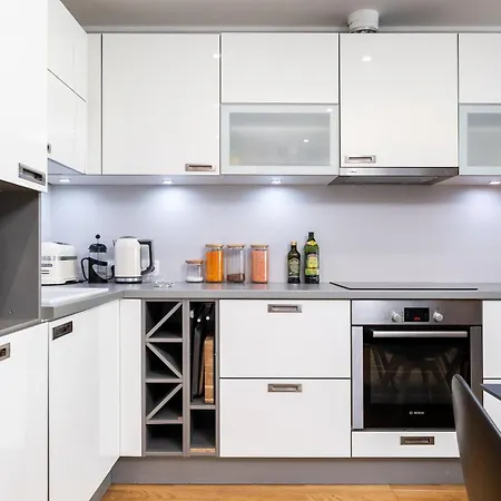 2-Bedroom Apartment With Parking And Balcony Next To Old Town 아파트 탈린