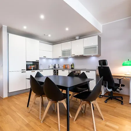 2-bedroom With Parking And Balcony Next To Old Town *