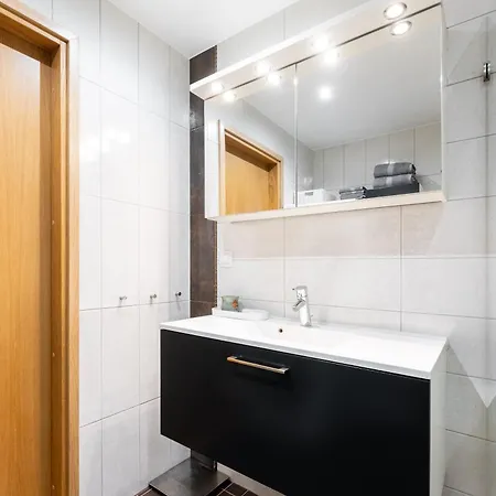 2-bedroom With Parking And Balcony Next To Old Town Διαμέρισμα