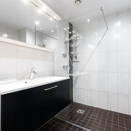 2-bedroom With Parking And Balcony Next To Old Town