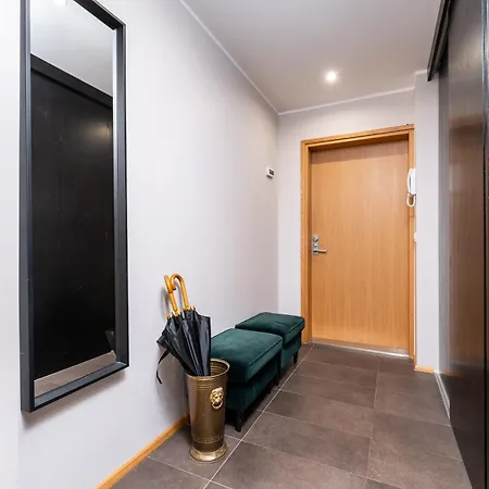 2-bedroom With Parking And Balcony Next To Old Town *