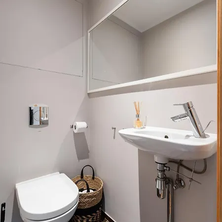 Διαμέρισμα 2-bedroom With Parking And Balcony Next To Old Town