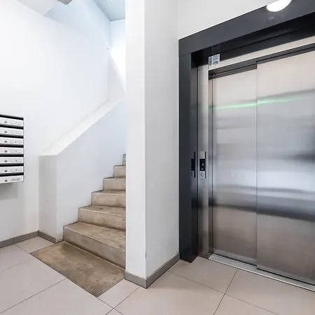 2-bedroom With Parking And Balcony Next To Old Town Apartament