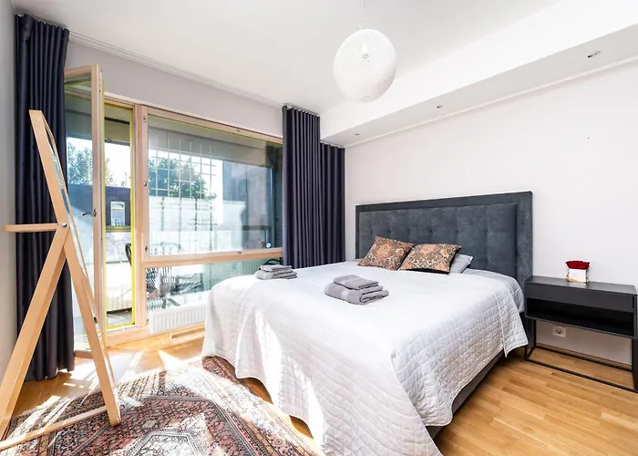 Lägenhet 2-Bedroom Apartment With Parking And Balcony Next To Old Town