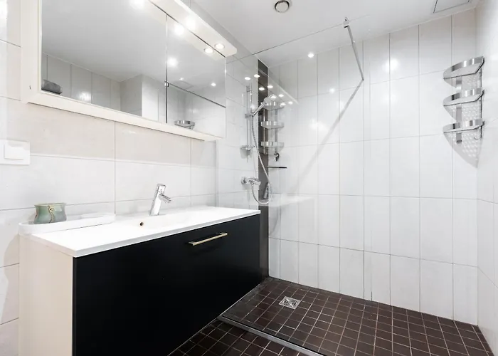 2-bedroom With Parking And Balcony Next To Old Town