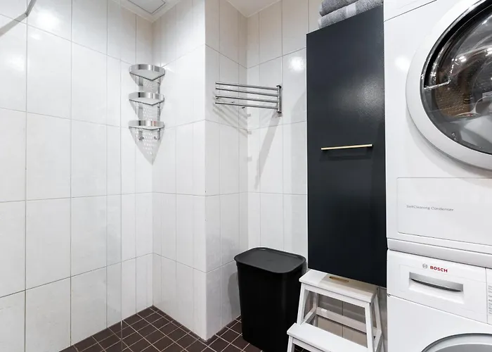 Apartment 2-bedroom With Parking And Balcony Next To Old Town *