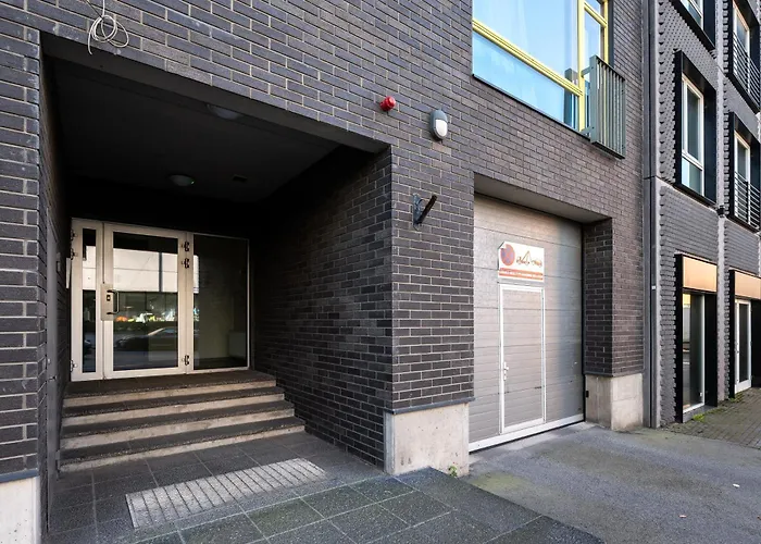 2-bedroom With Parking And Balcony Next To Old Town