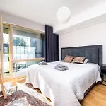 Lejlighed 2-bedroom With Parking And Balcony Next To Old Town