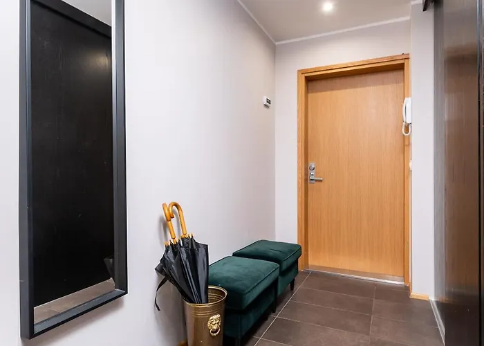 2-Bedroom Apartment With Parking And Balcony Next To Old Town *